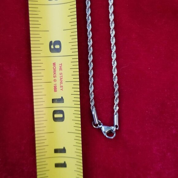 Truly creepy skull spider necklace, NWOT - Picture 7 of 9